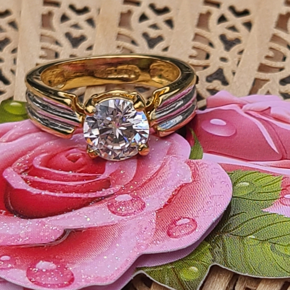 90's Style ladies gold ring size 7.5 - Picture 3 of 12